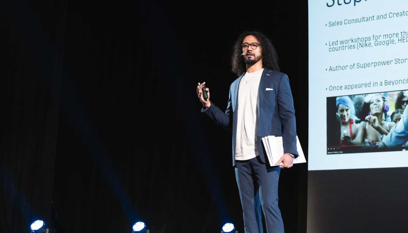 Leadership Speaker Stephen Steers on stage